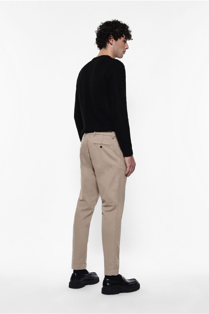 Chino trousers with pleats