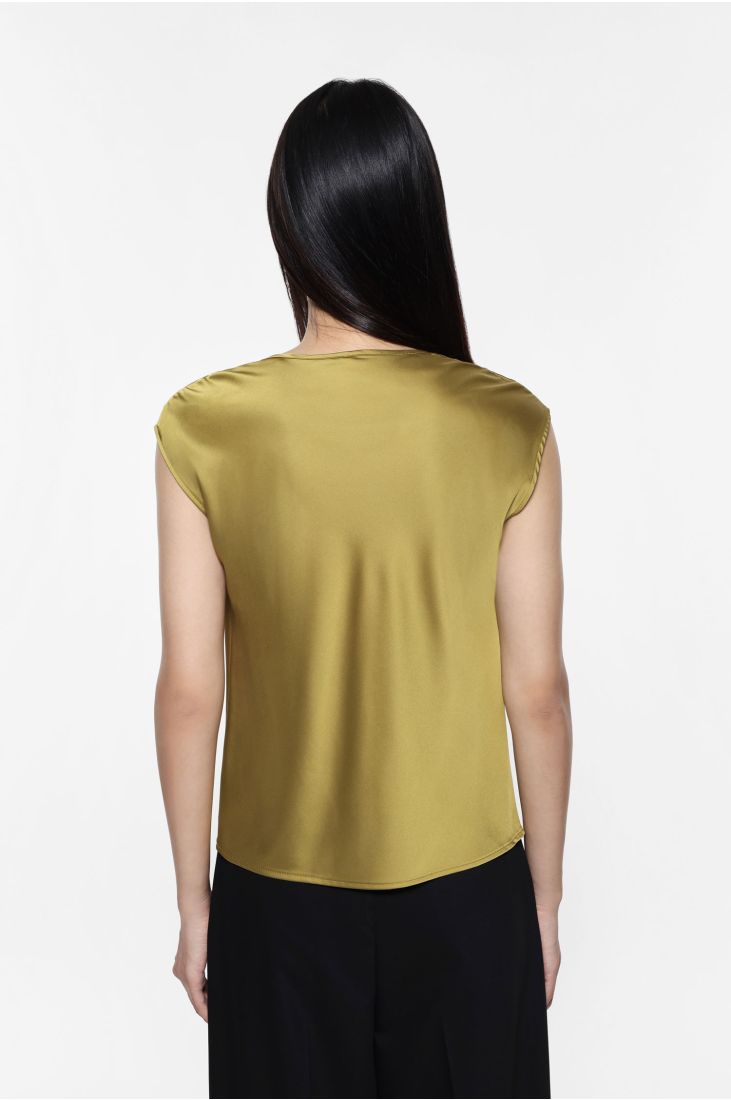 Sleeveless top with v-neckline