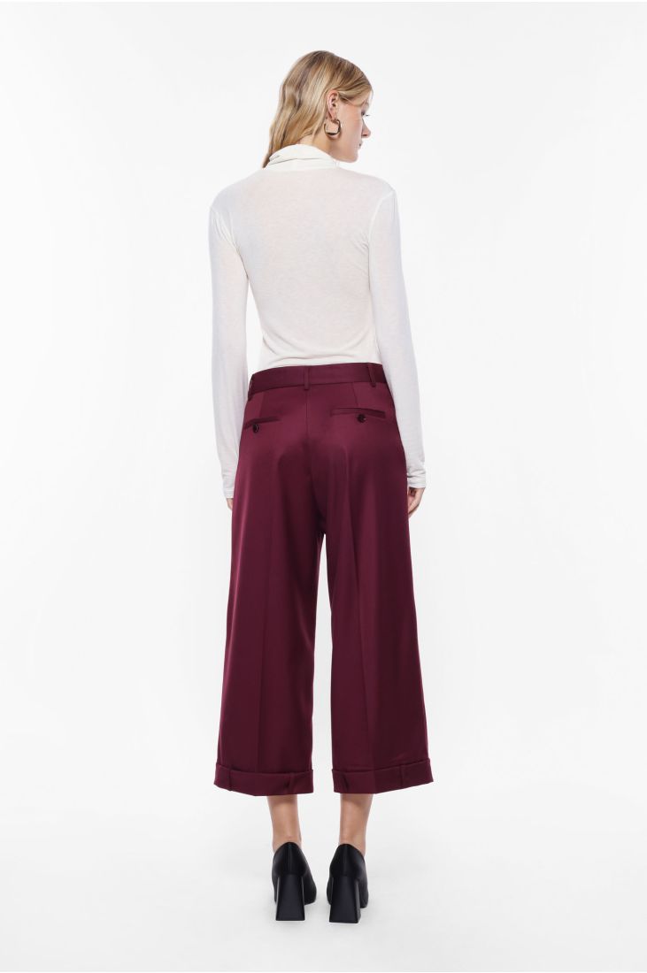 Cropped trousers with tailored details