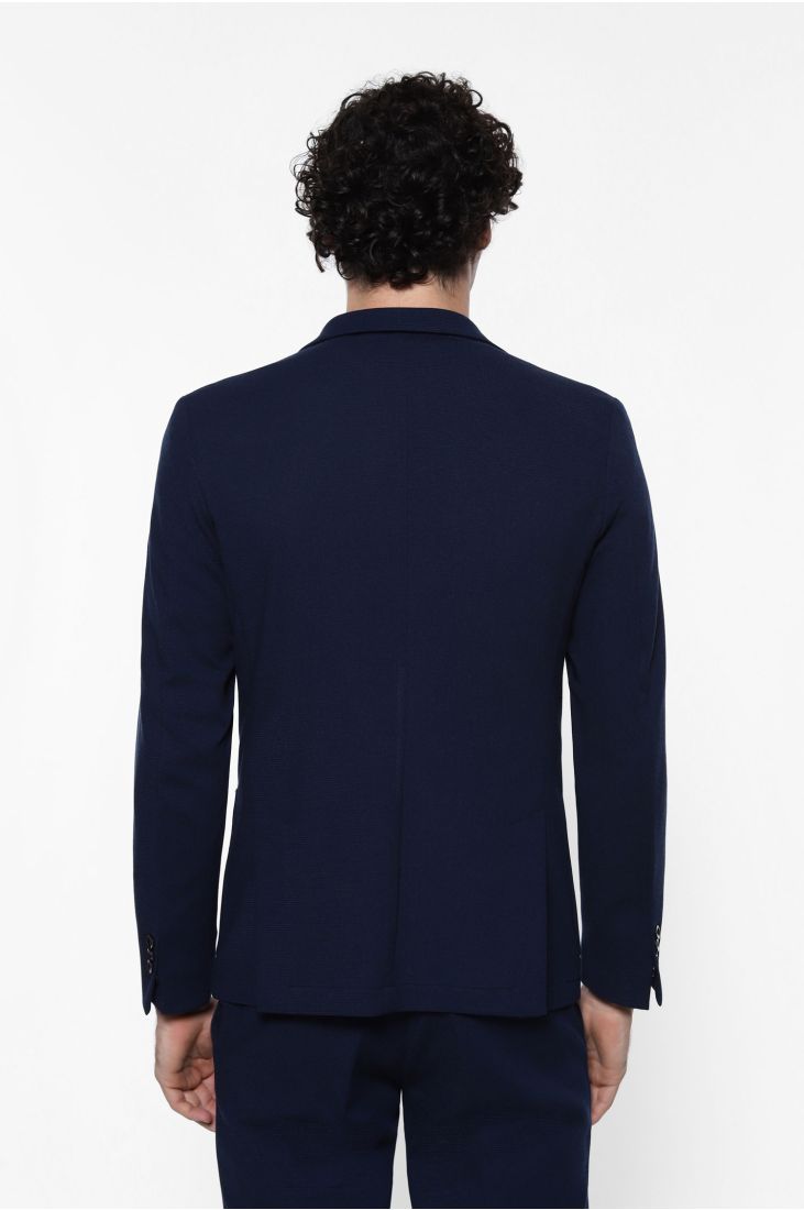 Single-breasted blazer with refined fit