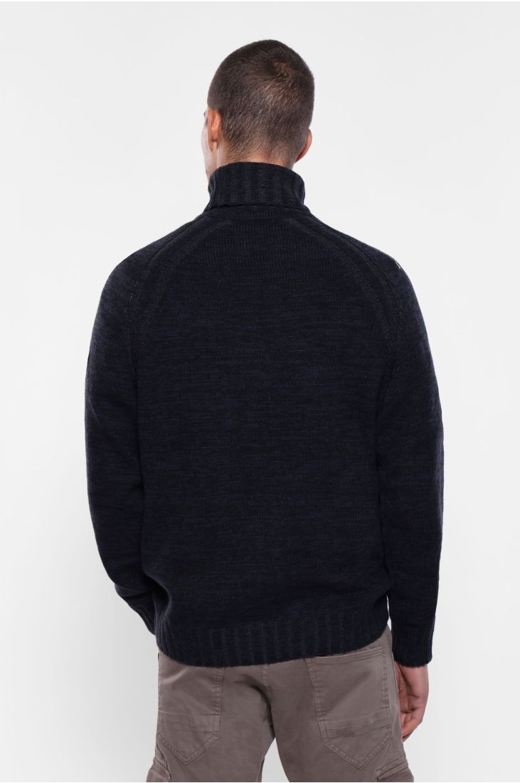 Turtleneck sweater with long sleeves