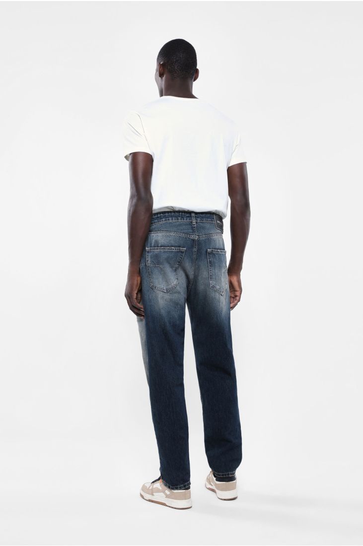 Baggy-fit jeans with unique details