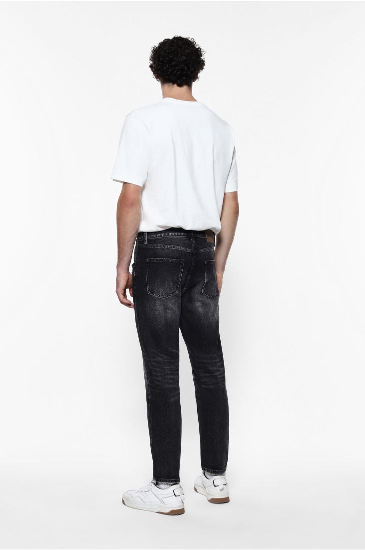 Slim-fit jeans with unique details