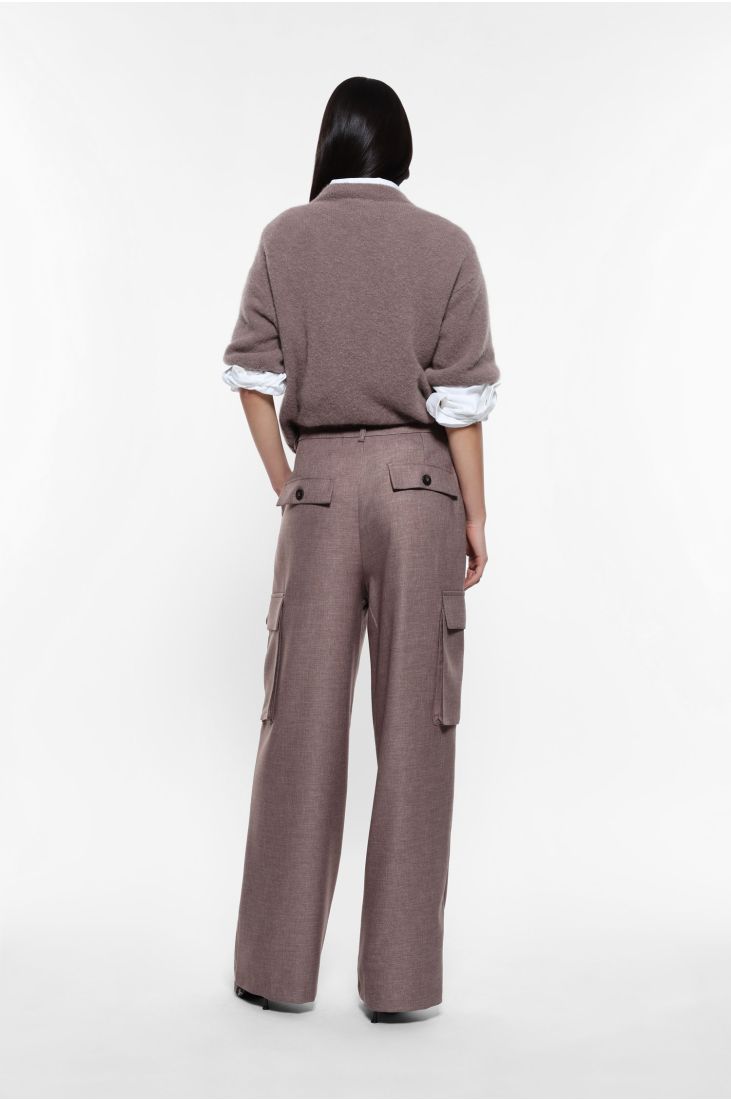 Trousers with large pockets and wide design