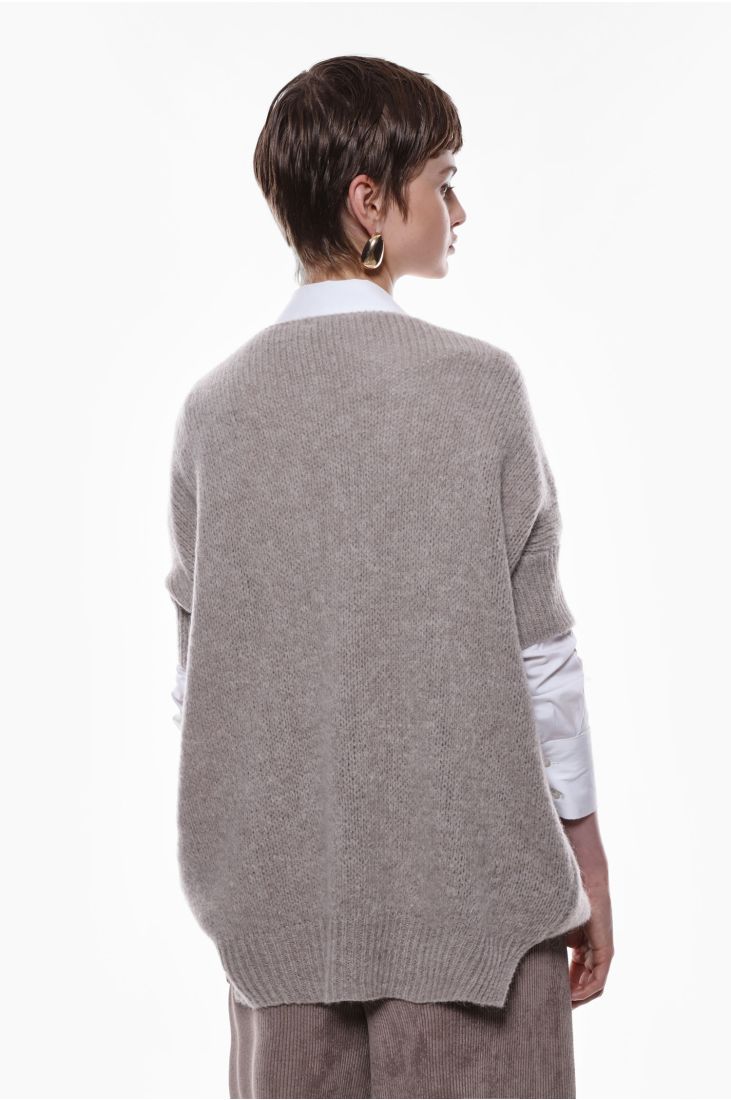 Pullover with short sleeves and round neckline