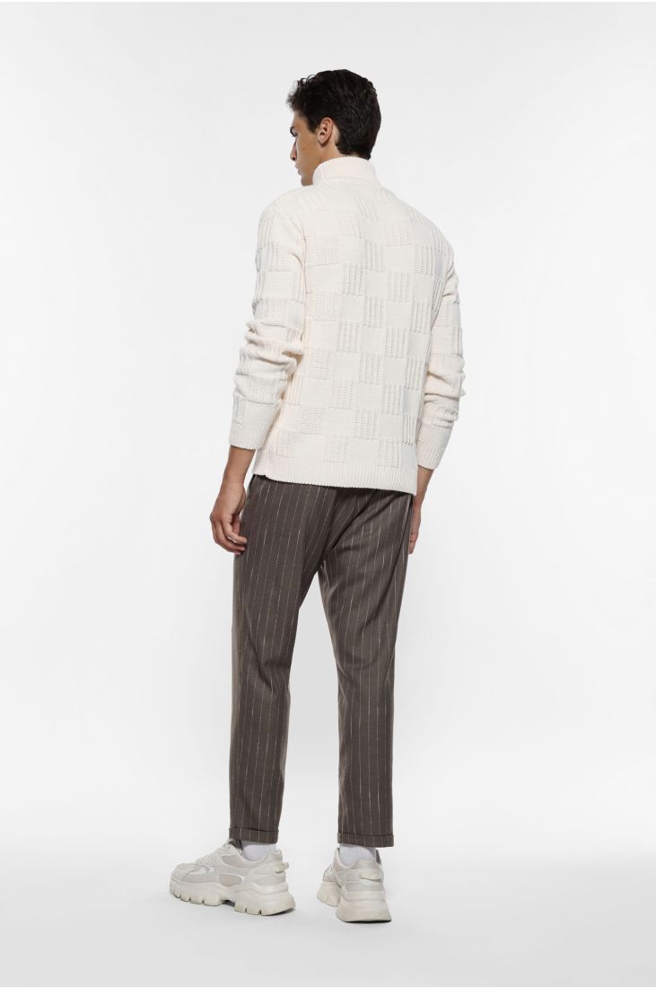 Trousers with stripes and button fastening