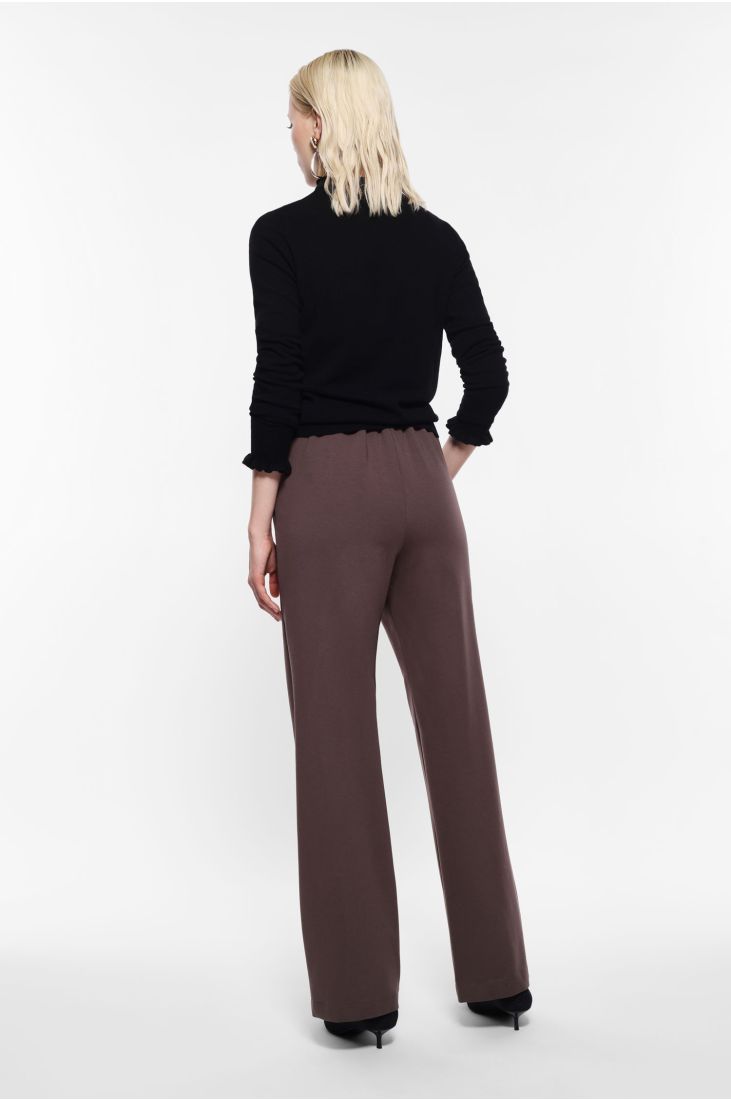 Wide-leg trousers with high waist