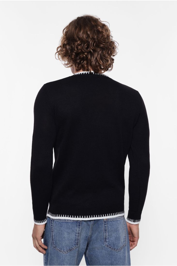 Crew neck sweater with contrasting edges