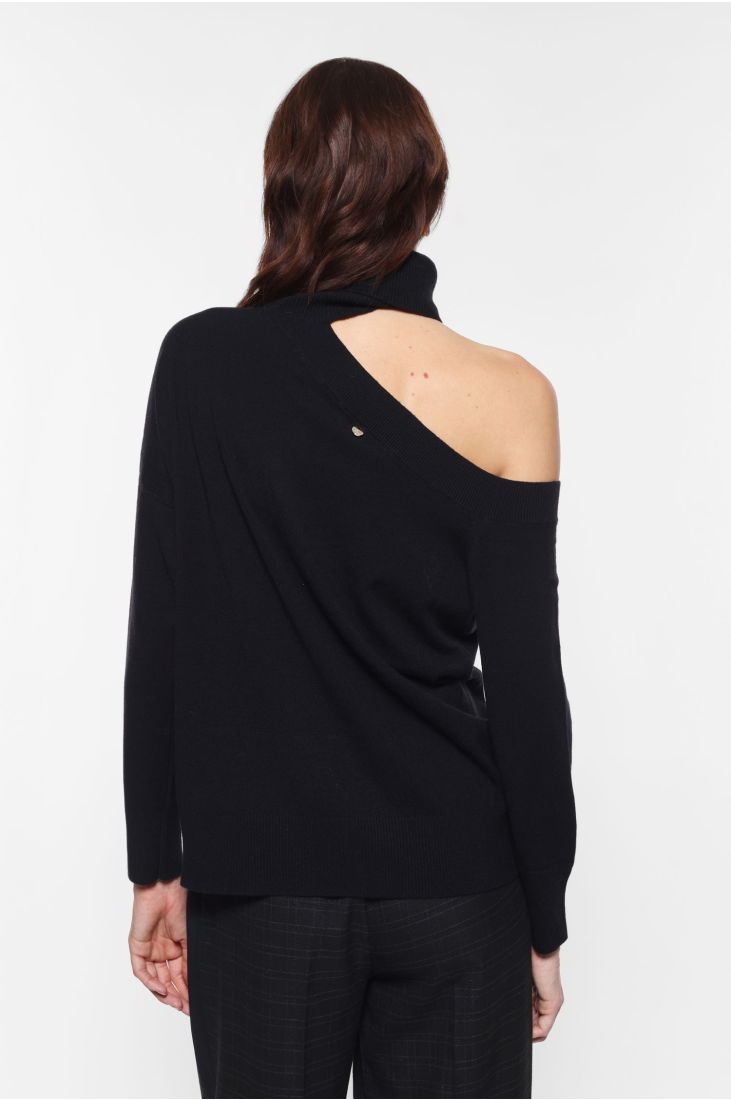 Sweater with asymmetrical collar