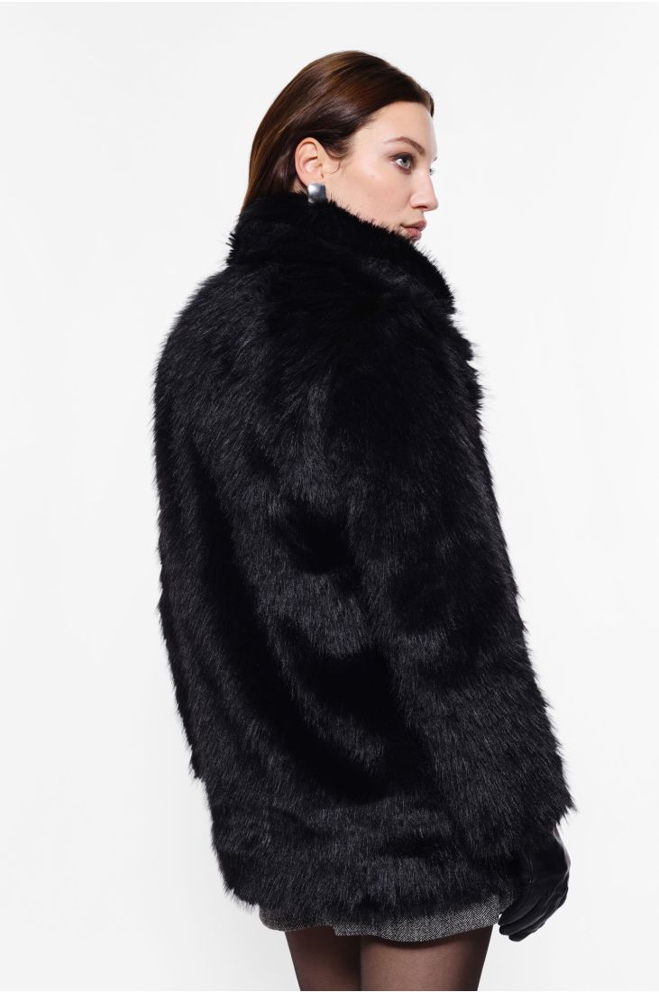 Eco-fur jacket with one-button closure