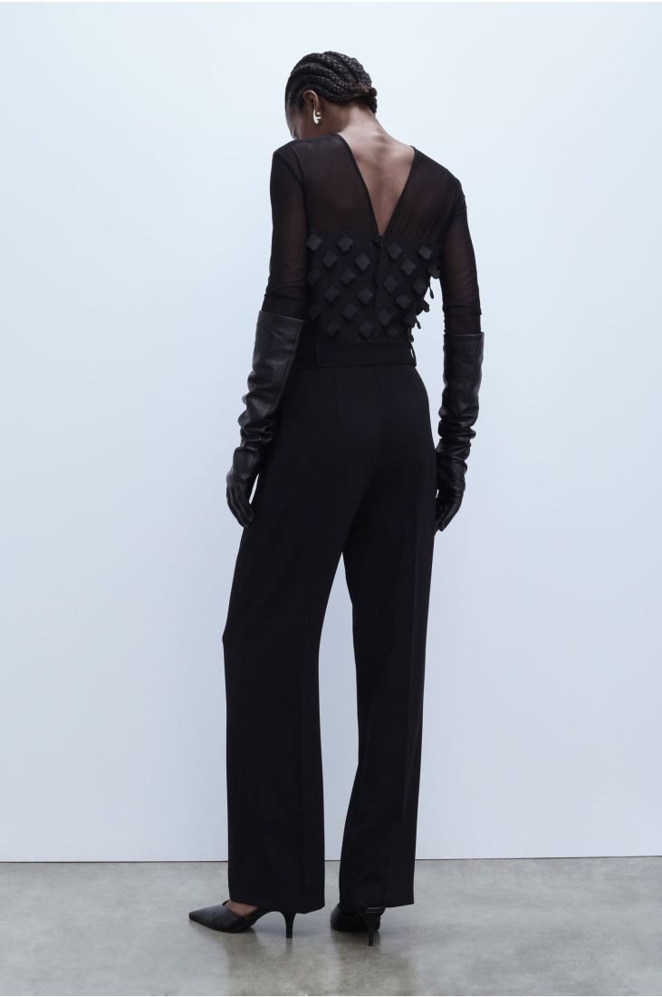 Sophisticated jumpsuit with tulle details