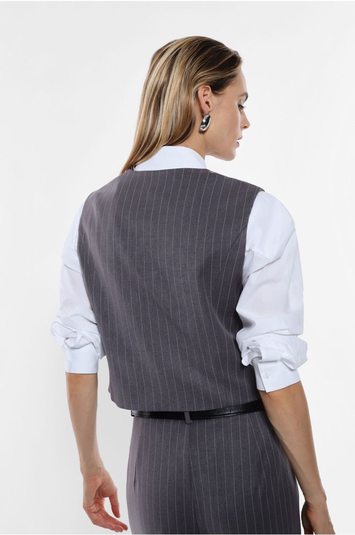 Vest with buttons and pockets