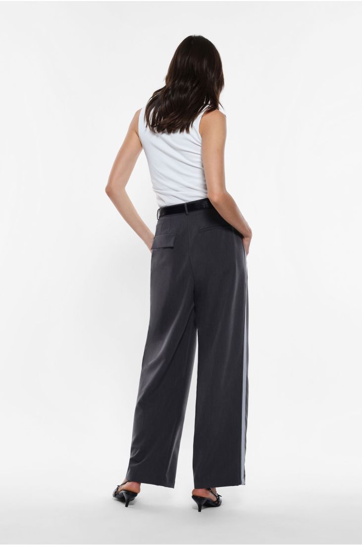 Wide-leg trousers with side bands