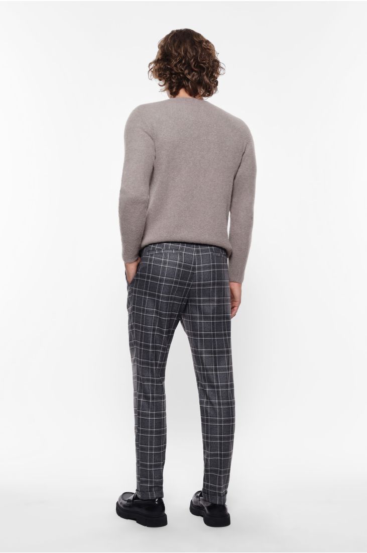 Trousers with checkered pattern