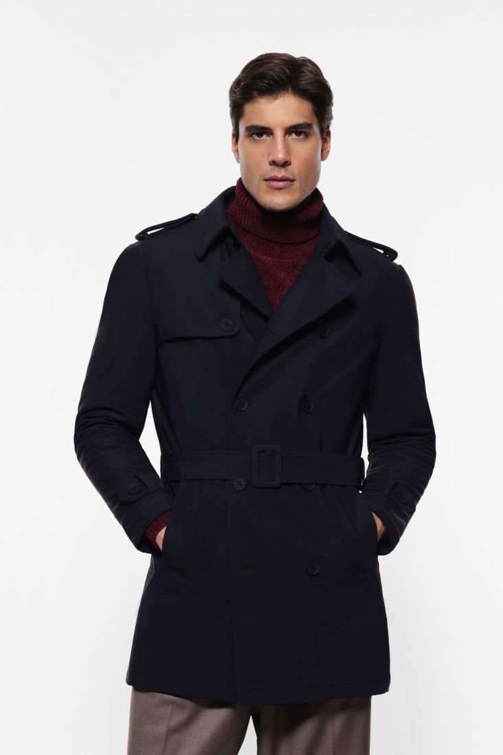 Short trench coat with double breasted closure