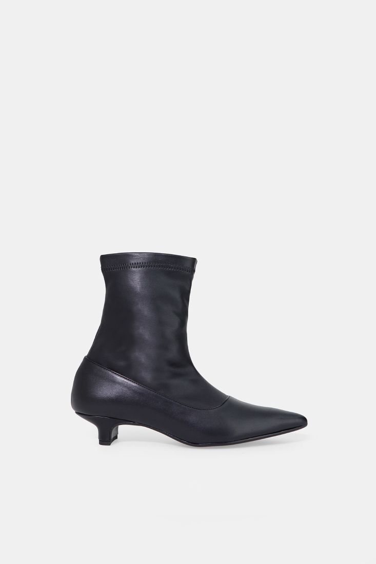 Pointed toe work boots hotsell